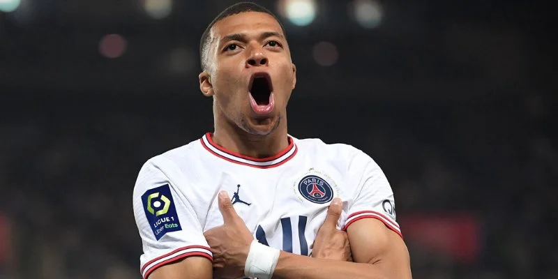 Kylian Mbappé sinh ngày 20/12/1998 ở Paris và lớn lên tại Bondy, Pháp