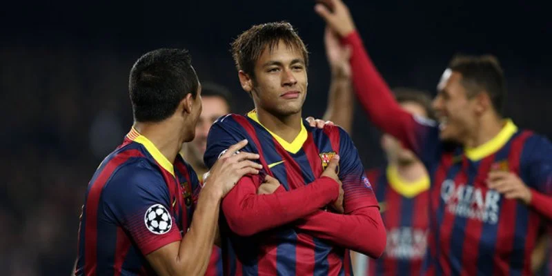 Neymar đã tạo cú Hat-trick ghi bàn đầu tiên ở Champions League năm 2013